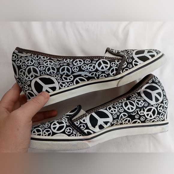 Vans Black and White‎ Peace Sign Wedge Slip-On Shoes (#95) - Picture 4 of 7